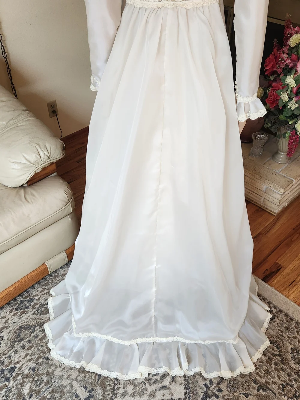✨ Dreamy Vintage 1960s Alfred Angelo "Edythe Vincent" Pearl & Lace Gown ✨ - Picture 9 of 14